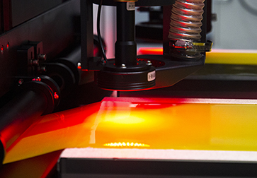 當激光技術遇上光伏產業：誰能更勝一籌？