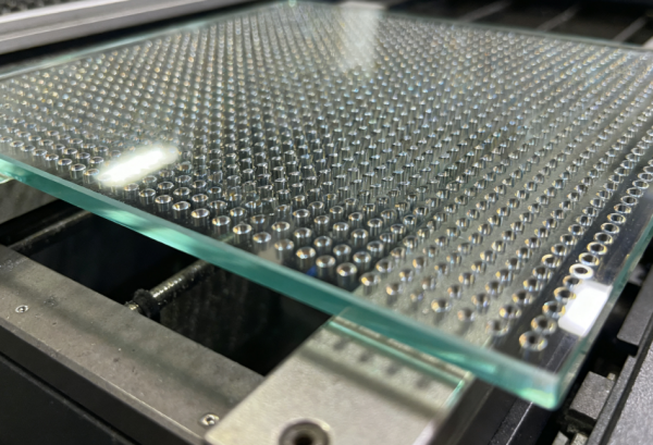 聚焦高鋁玻璃精密加工:紅外皮秒激光鉆孔設(shè)備賦能深蘇滬產(chǎn)業(yè),超越激光彰顯品牌實(shí)力 聚焦高鋁玻璃精密加工:紅外皮秒激光鉆孔設(shè)備賦能深蘇滬產(chǎn)業(yè),超越激光彰顯品牌實(shí)力